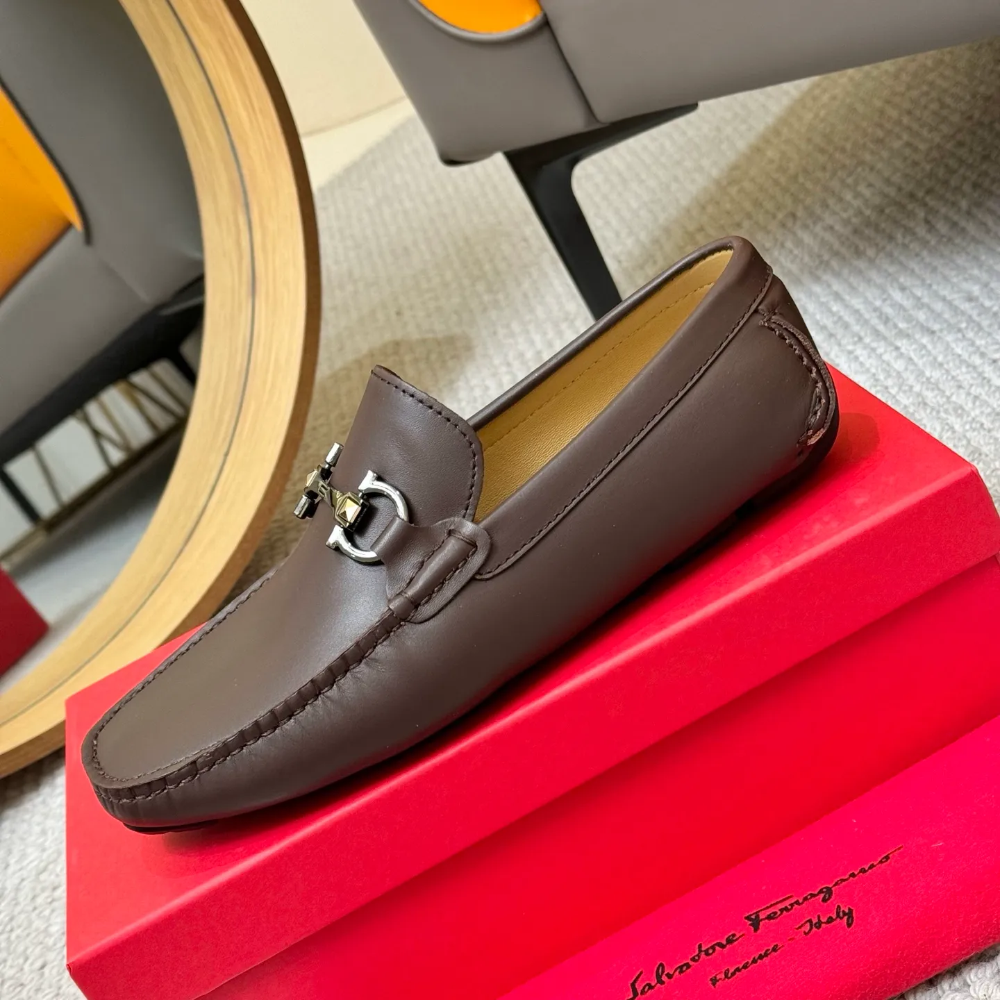 Men's men's shoes 💰420 (Yangli) Ferragamo 〰Ferragamo 2⃣️0⃣️2⃣️5️⃣ New series 👊🏻 Upper 🇮🇹 Italian imported calfskin, original outsole molding. Water-dyed sheepskin lining. The identity of every successful man is set off, and the upper and lower shoes are elegant and stable🚶🏻🚶🏻The high-end custom counter original replica is an eternal classic🔍️Number of codes: 38-46 with counter packaging